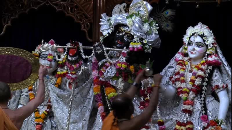 Darshan Arati, Sri Mayapur Dham December 30,