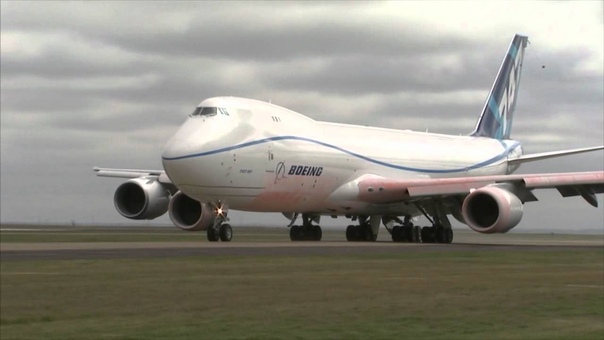 Boeing 747 8 makes a big