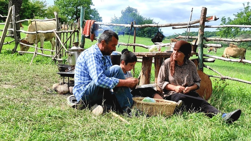 Nənə Kəndsayağı Plov Hazırladı, Azərbaycan