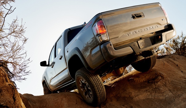 Обновленный пикап Toyota Tacoma Вот уже 14 лет Toyota Tacoma удерживает титул самого популярного среднеразмерного пикапа в США. А прошлый год стал рекордным за всю историю модели: продано 246