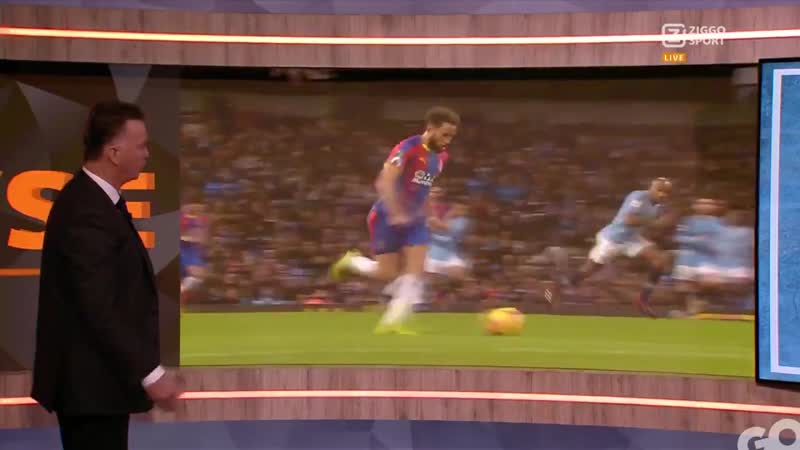 Ziggo Sport Voetbal Analyse van de meester Louis van Gaal legt uit hoe kwetsbaar Manchester