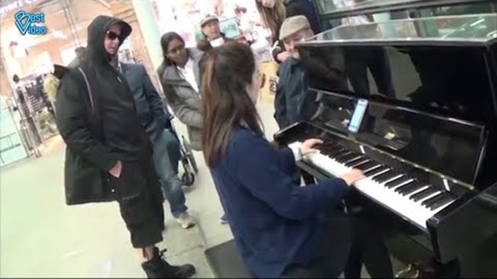 Парень показал как надо играть на пианино Шедеврально Funny