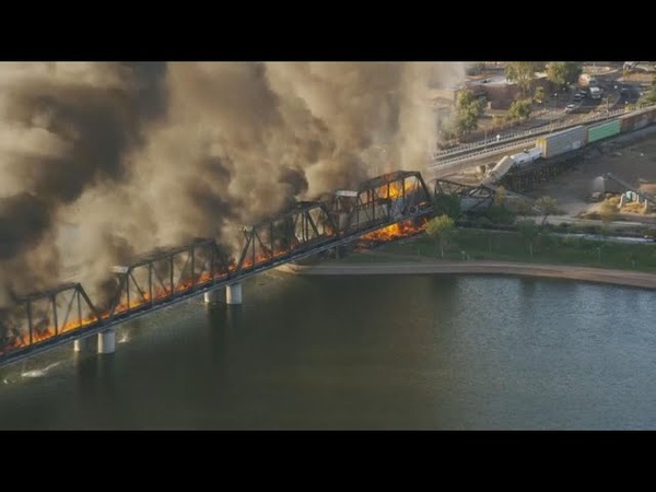 Train bridge collapses over Tempe Town