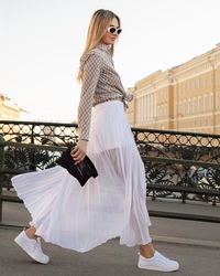 юбки шифоновые длинные белые. образы с льняной юбкой. длинная юбка. образы с длинной белой юбкой. длинная белая юбка фото.