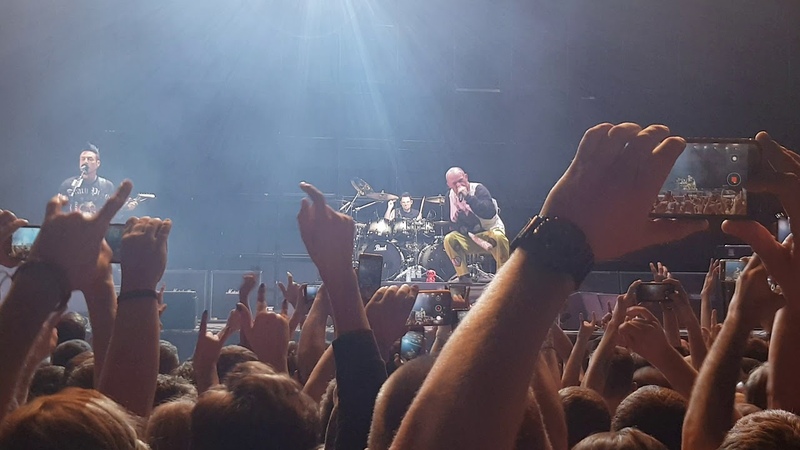 Five Finger Death Punch Under and Over It ( Live Adrenaline Stadium