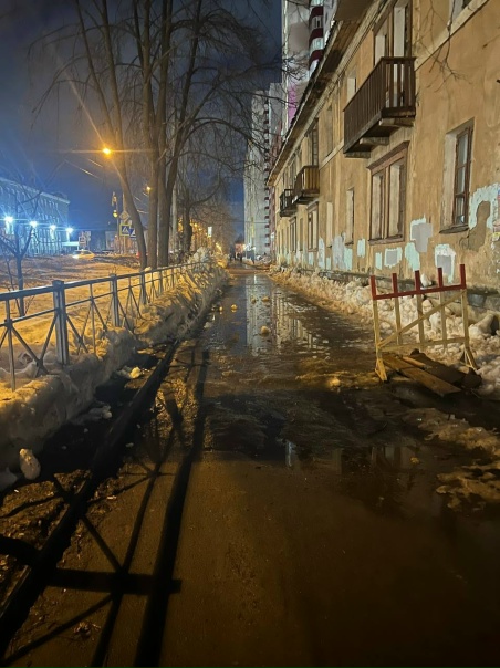 Обстановка на тротуаре Ушакова