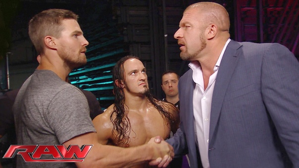 Arrow star Stephen Amell gets a match at Summer Slam: Raw, Aug. 10,